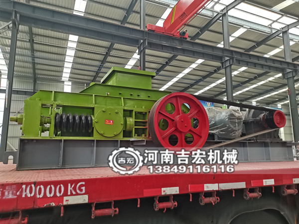 白灰廠破碎新選擇！狼牙式雙齒輥機(jī),10cm大塊生石灰10cm輕松碎至3cm!