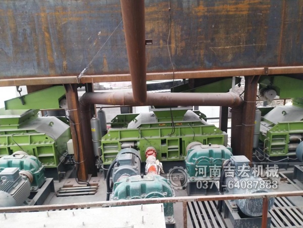 試過多種破碎機,為啥老廠長獨寵白云石對輥機？答案藏在細節(jié)里！