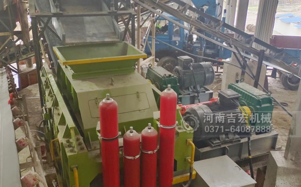 破碎輝綠巖總走彎路？對輥機用實力告訴你：選對設備多重要！