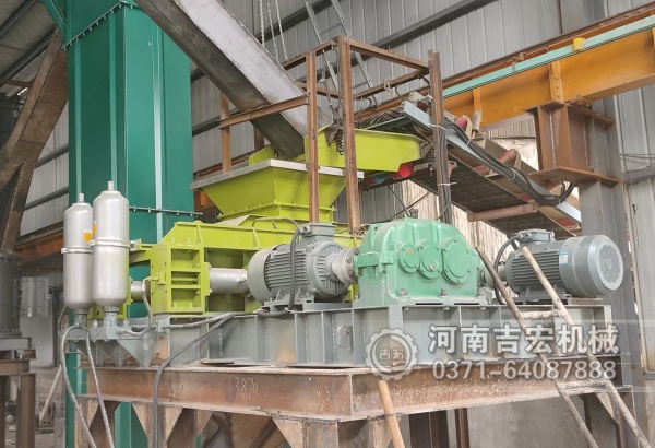 吉宏機(jī)械對(duì)輥制砂機(jī)：高耐磨輥皮+液壓調(diào)節(jié)，破碎效率提升30%！